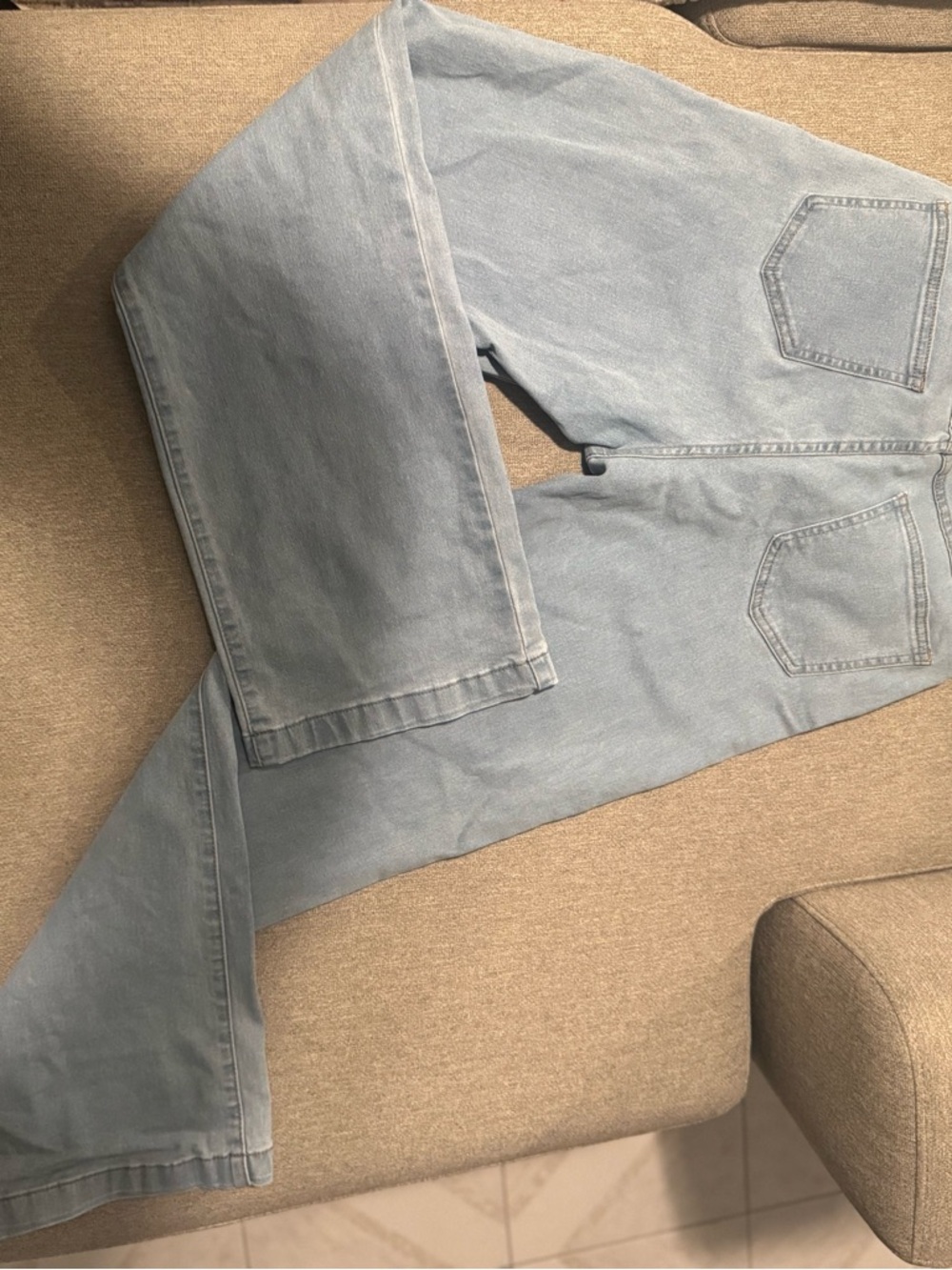 Women's Straight-Leg Light Blue Denim Jeans